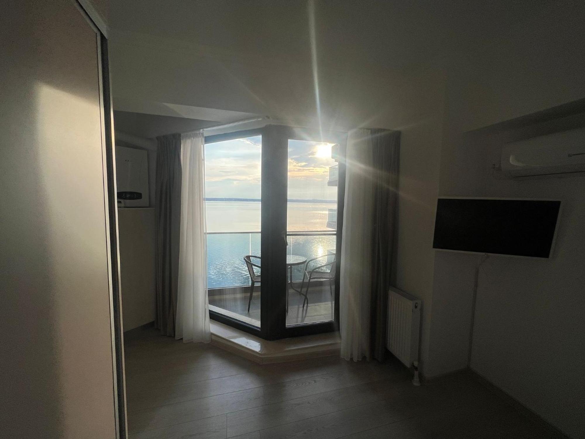 Kitty Studio Sunset Lake Lejlighed Mamaia Eksteriør billede